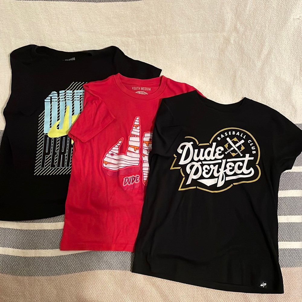 3 Dude Perfect T-shirts youth M